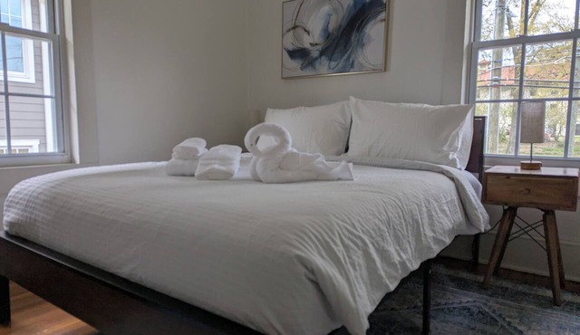 Walk to Duke & Dining Charming Historic 2BR in Durham