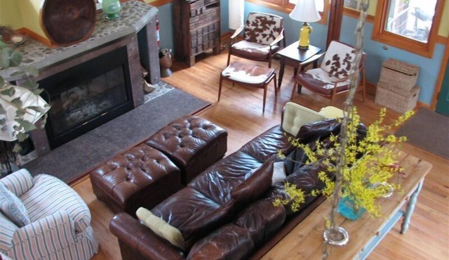 Walk to Private Beach, Great screened porch, Chefs kitchen, Open beam design in Union Pier