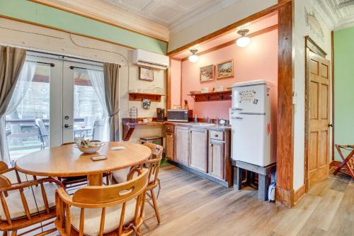 Walk to White River: Cozy Studio, Driftys Hideaway in Cotter