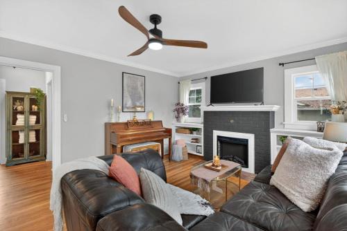 Warm and Inviting 3BR Craftsman with Big Kitchen in Vancouver