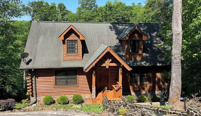 Water-Front Luxury Keowee Cabin - Dog-friendly, canoe, paddleboards and kayaks! in Sunset