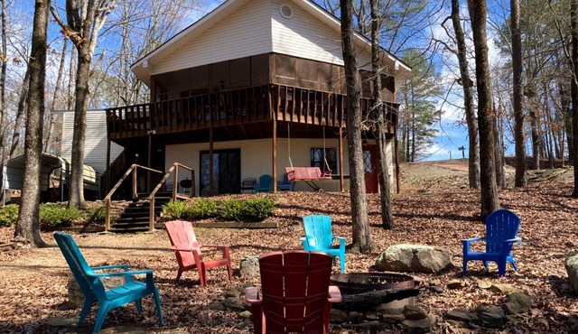 Waterfront Cabin Ideal for Families and Outdoor Adventures in Arkansas in Fairfield Bay