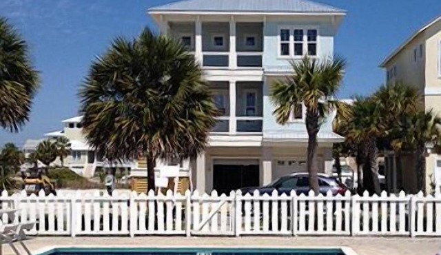 Waterfront Home with Golf Cart, Kayaks, Bikes and Paddleboards! in Navarre Beach
