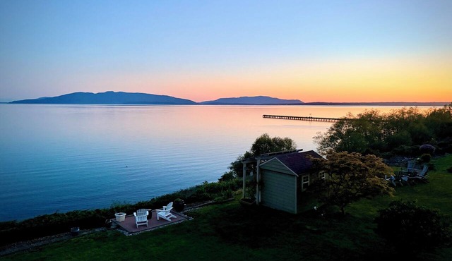 Waterfront, unobstructed view of Bellingham Bay, luxury 3+ bedroom townhouse in Bellingham