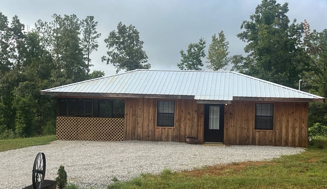 Welcome to The Outskirts! Comfy Cabin Studio perfect for that weekend getaway. in Dumas