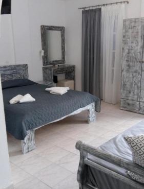 White Cycladic serenity in Perivolos