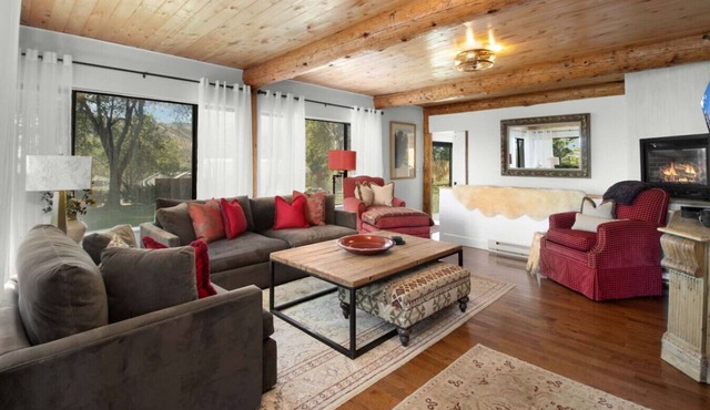 White Moon Ranch with Panorama River Views in Rifle