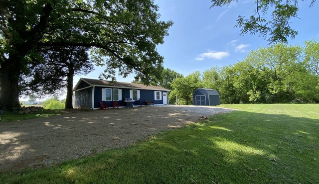 Wine Trail, Cozy Cabin plus hot tub in Cobden