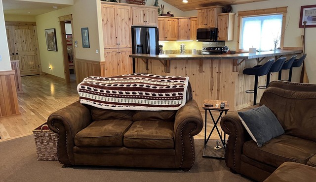 Your Restful Retreat in the Woods at Crescent Lake - Fastest WiFi in the area. in Crescent Lake