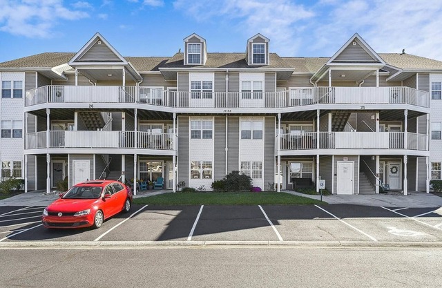 Beautifully decorated 1st floor unit nestled within unspoiled land and gently lapping inland waterways - in Ocean View