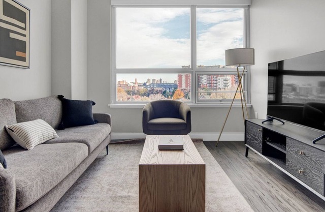 Chic Five Points 1BR w/ W/D, Gym & Roof Lounge, near RiNo, by Blueground in Denver