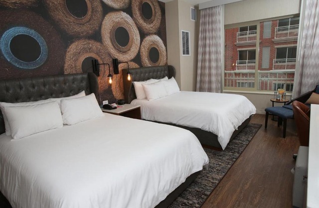 Hotel Indigo Naperville Riverwalk Ihg 
