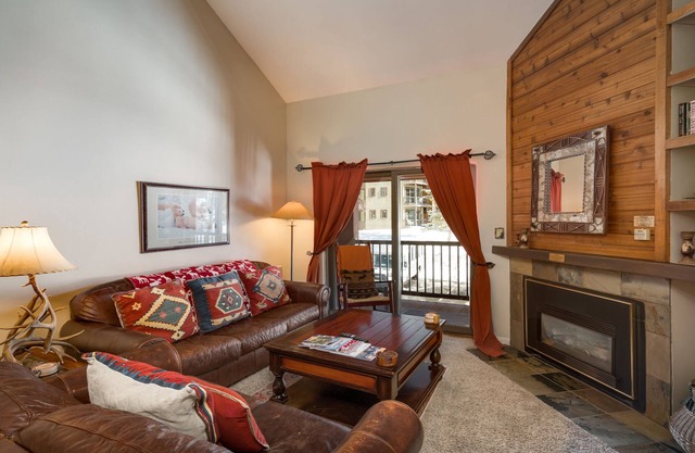 Spacious 3-Bedroom + Loft Condo at Timber Run – Mountain Views, and Walkable to in Steamboat Springs