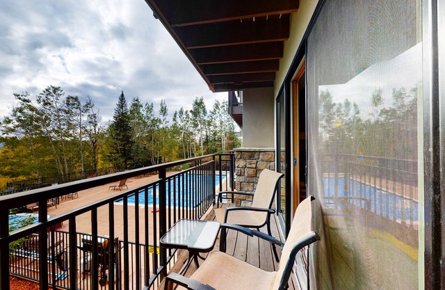 Walk-to-Lift Condo with Gas Fireplace, 2 Balconies & Shared Hot Tub/Pool/Sauna in Steamboat Springs