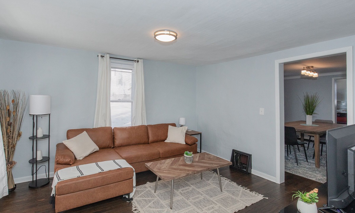 Davenport House | Great Location Great Value! 4 bedroom 2 full bath home in East Village