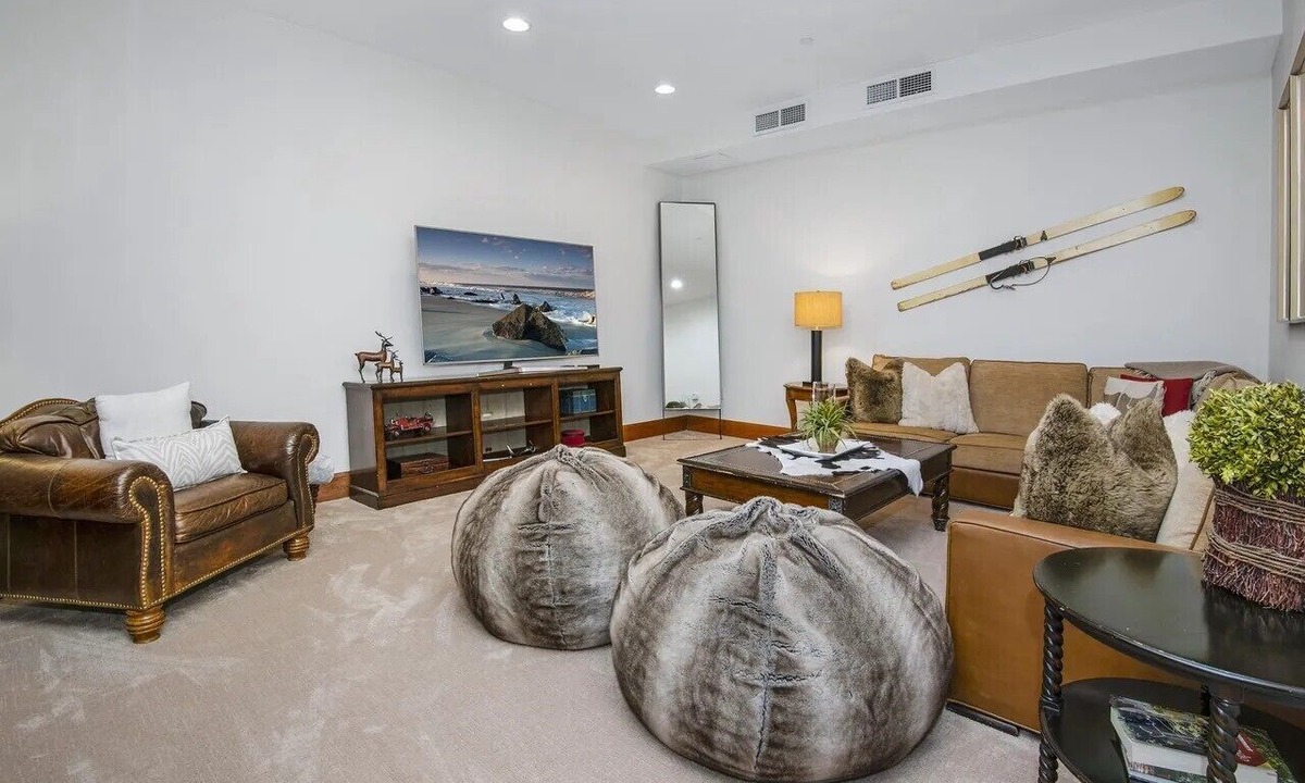 Avon Condo | Hummingbird Lodge A101 — True Ski-In/Ski-Out Best Ski Access in Bachelor Gulch