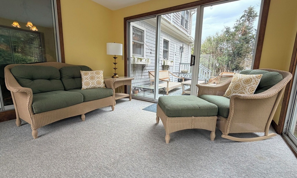 Yarmouth Port House | Pet Friendly, 3 Bedroom, 2.5 Bath Sleeps 7, Yarmouth Port Home. With 2 Kayaks