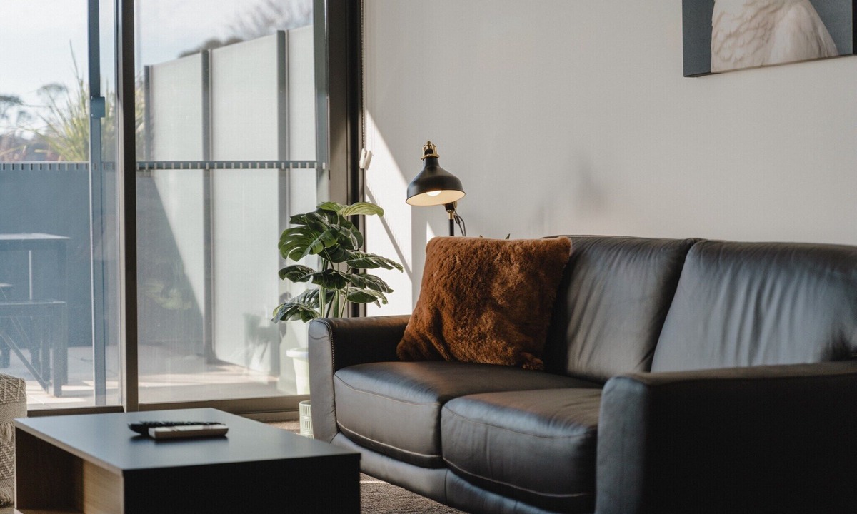 Braddon Apartment | Central 1-Bed with Balcony, Rooftop BBQ & Parking