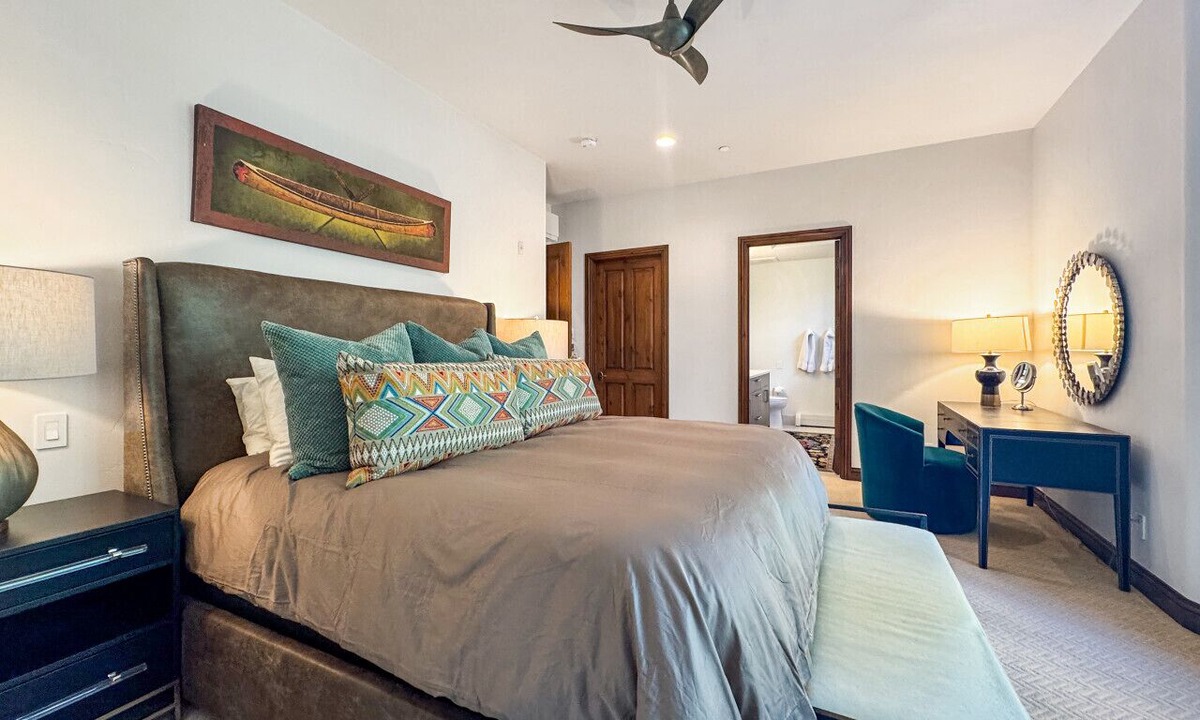Edwards Villa | Ski In-Out, 4-Bedroom Penthouse - Arrowhead Village at Beaver Creek