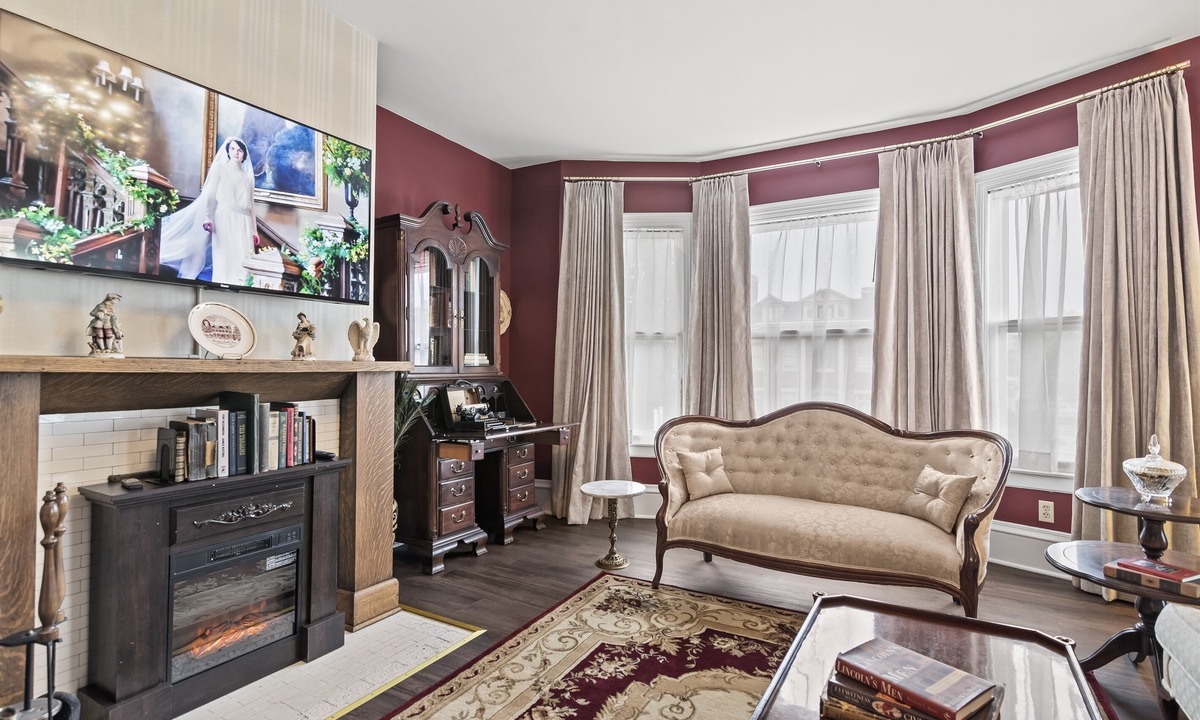 Springfield Apartment | Elegant Historic Stay | Walk to Capitol & Attractions | Modern Comfort