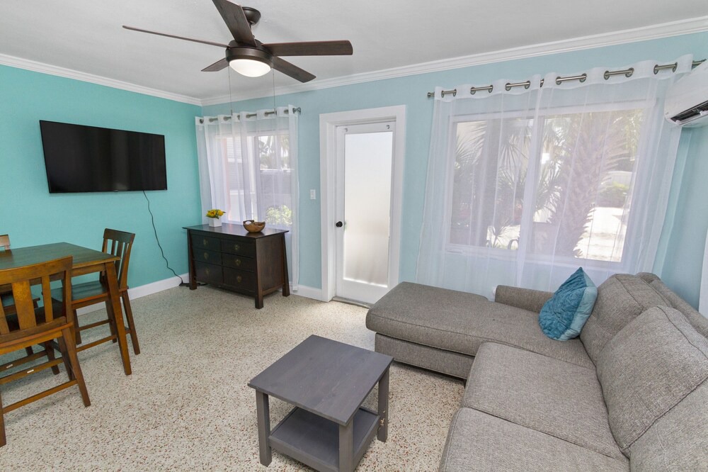 Photo of Livingroom in Pass-a-Grille