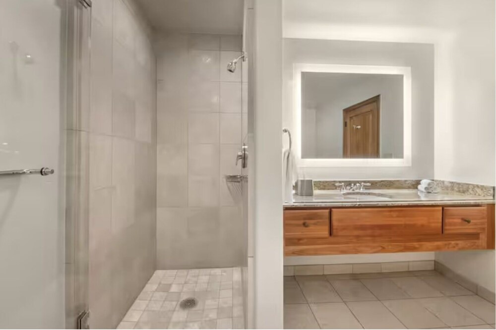Photo of Bathroom in Peak 9