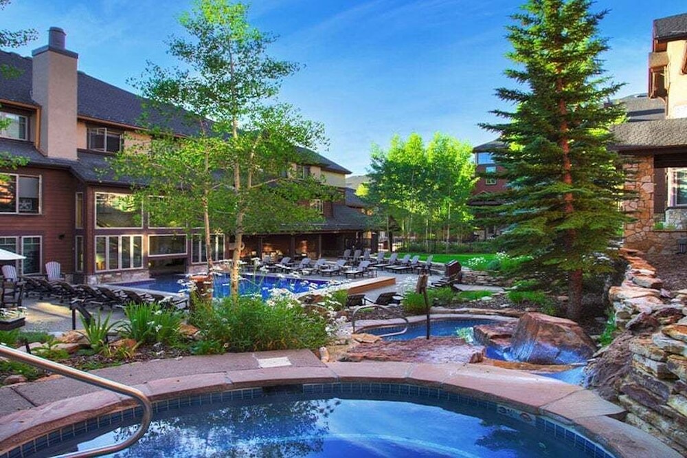 Photo of Outdoor in Four O'Clock