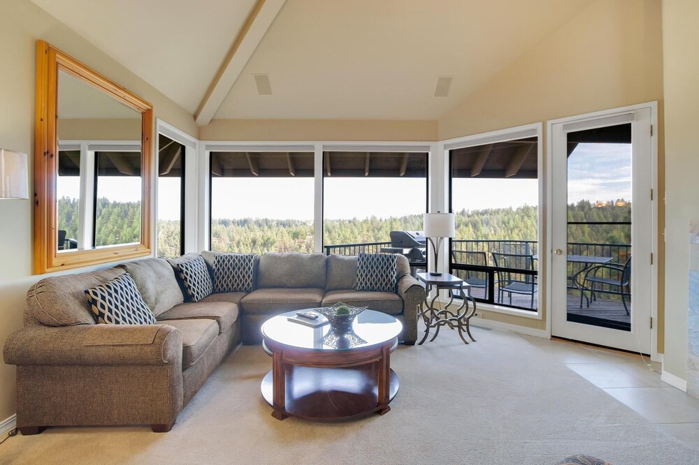 Photo of Livingroom in Century West