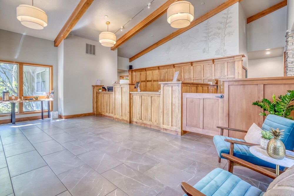 Photo of Livingroom in Century West