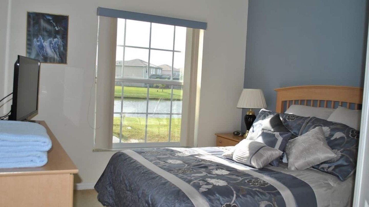 Photo of Bedroom in Crescent Lakes