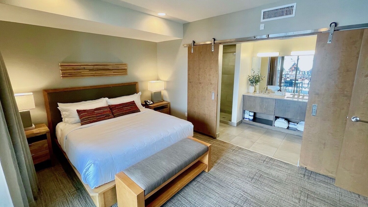 Photo of Bathroom in Peak 8