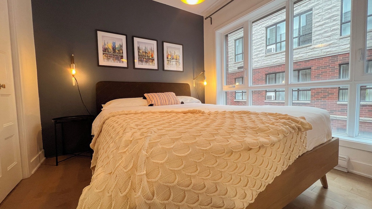 Photo of Bedroom in Cote-Des-Neiges—Notre-Dame-De-Grace