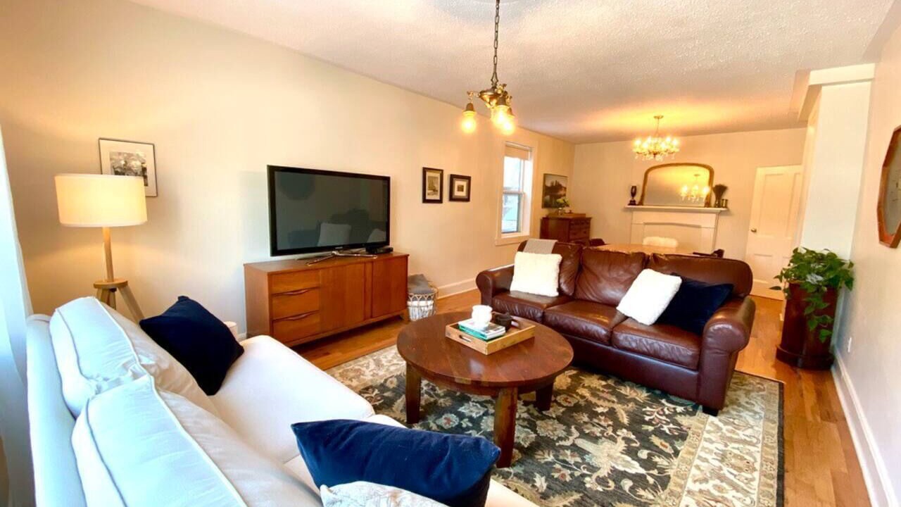 Photo of Livingroom in Queens Square