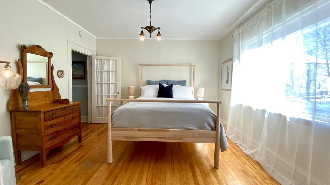 Photo of Bedroom in Queens Square