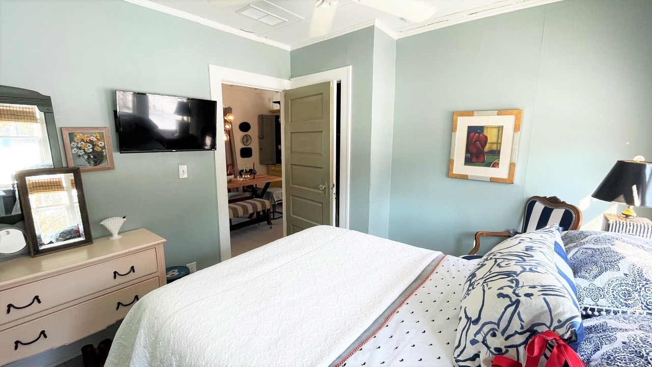 Photo of Bedroom in Lakeside