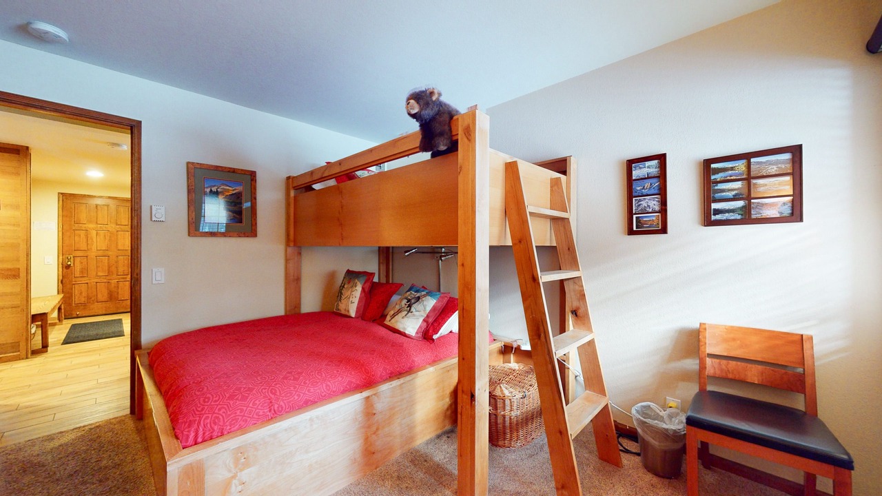 Photo of Bedroom in Mammoth Lakes