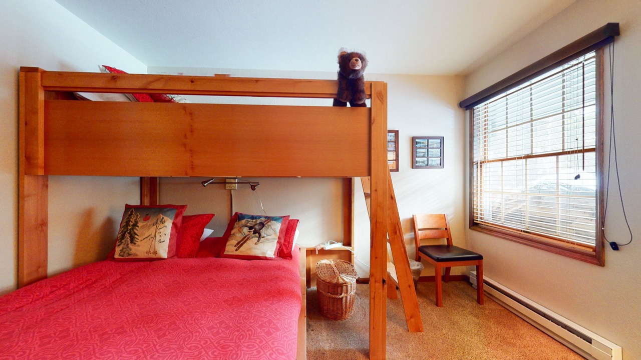 Photo of Bedroom in Mammoth Lakes