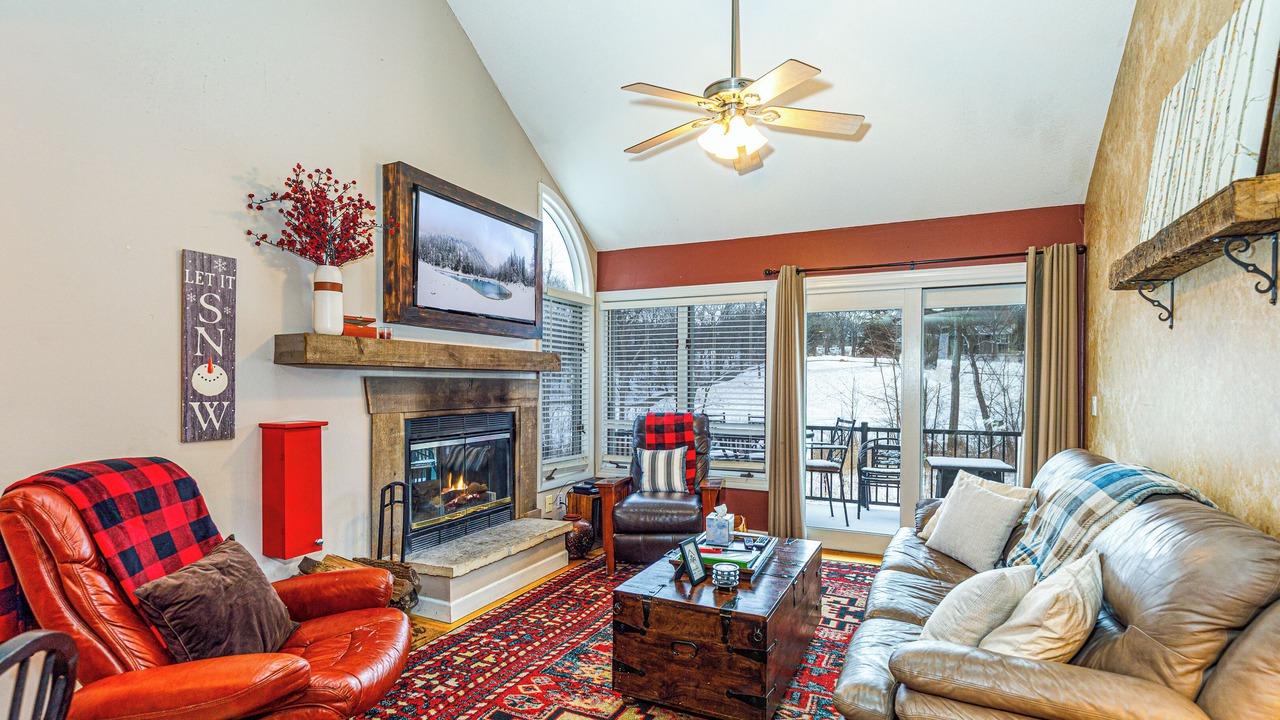 Photo of Livingroom in The Galena Territory