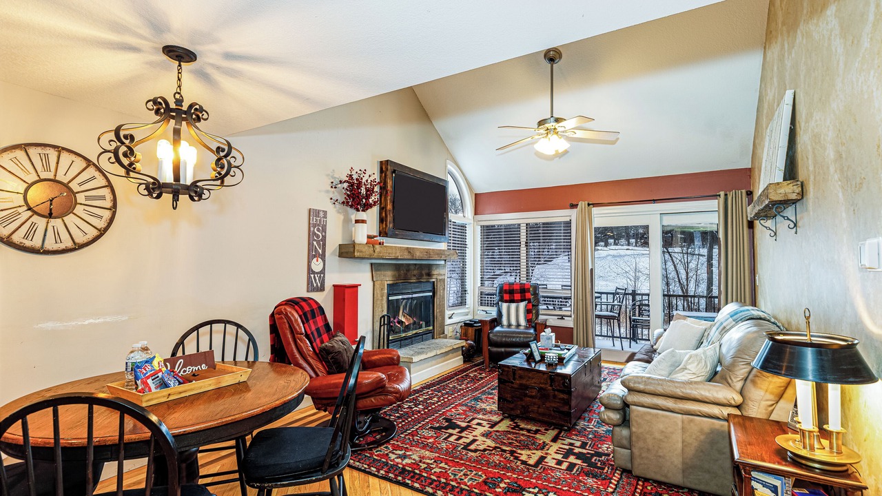 Photo of Livingroom in The Galena Territory