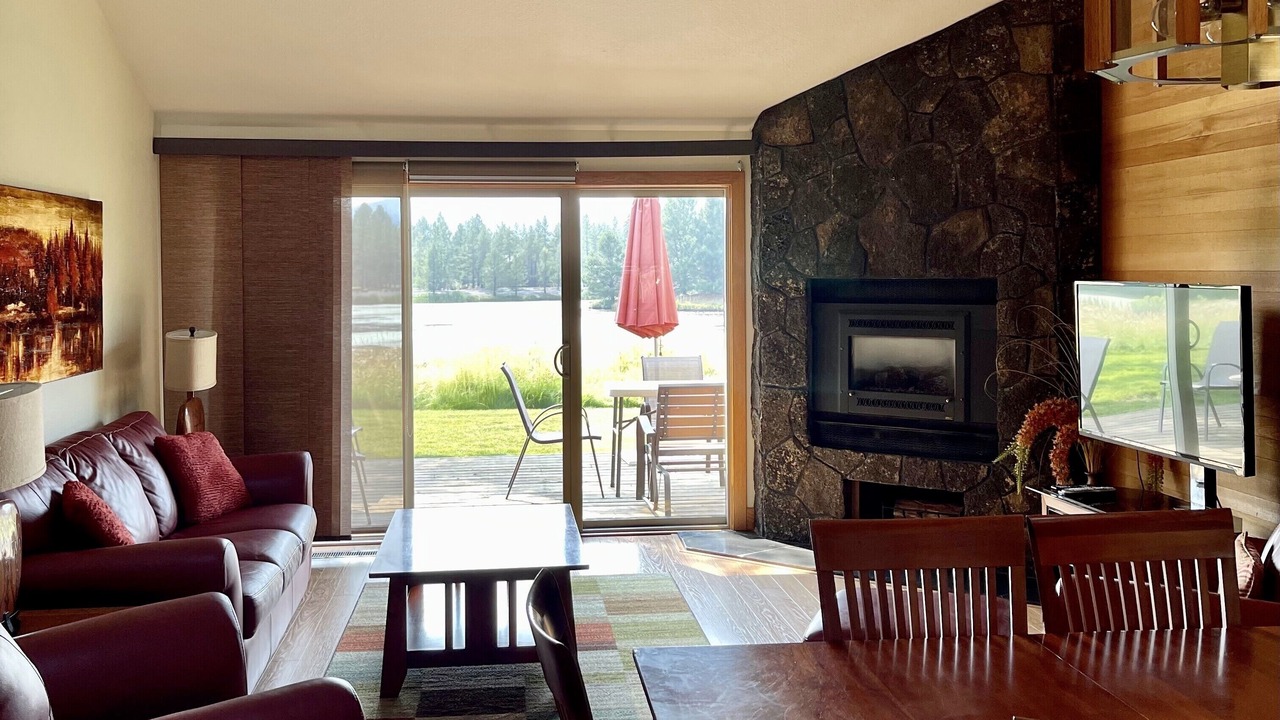 Photo of Livingroom in Sunriver