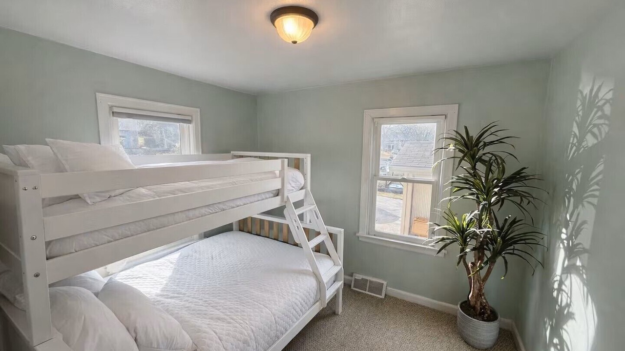 Photo of Bedroom in Browns Lake