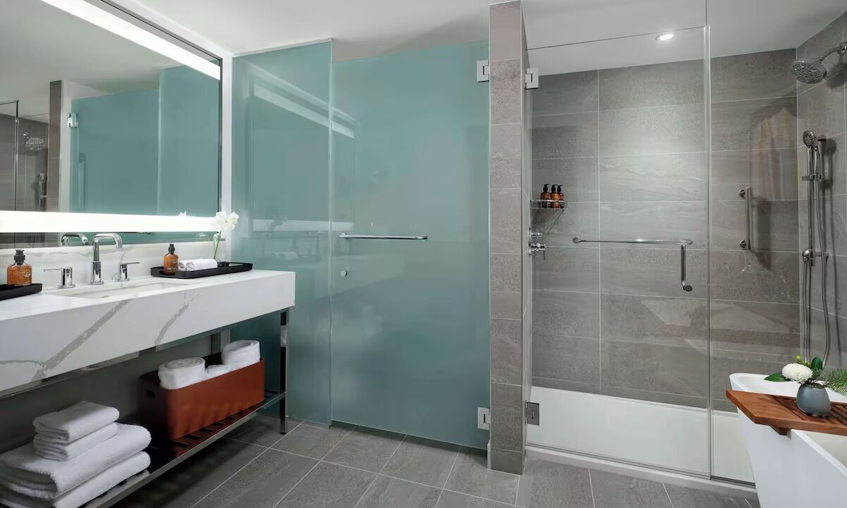 Photo of Bathroom in Peak 9