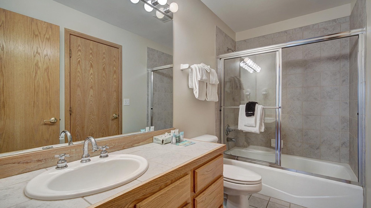 Photo of Bathroom in Four O'Clock