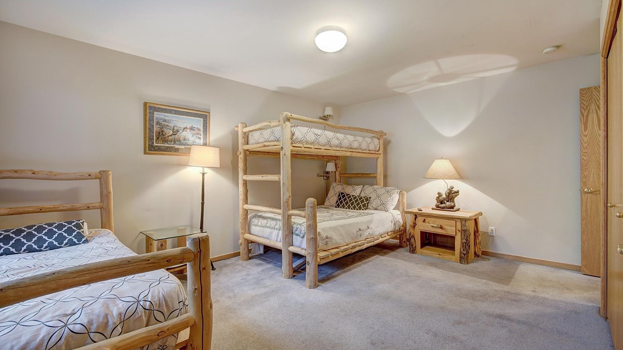 Photo of Bedroom in Four O'Clock