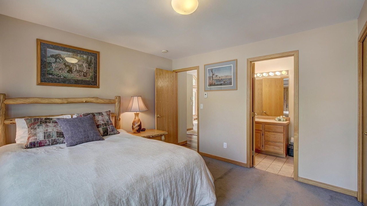 Photo of Bedroom in Four O'Clock