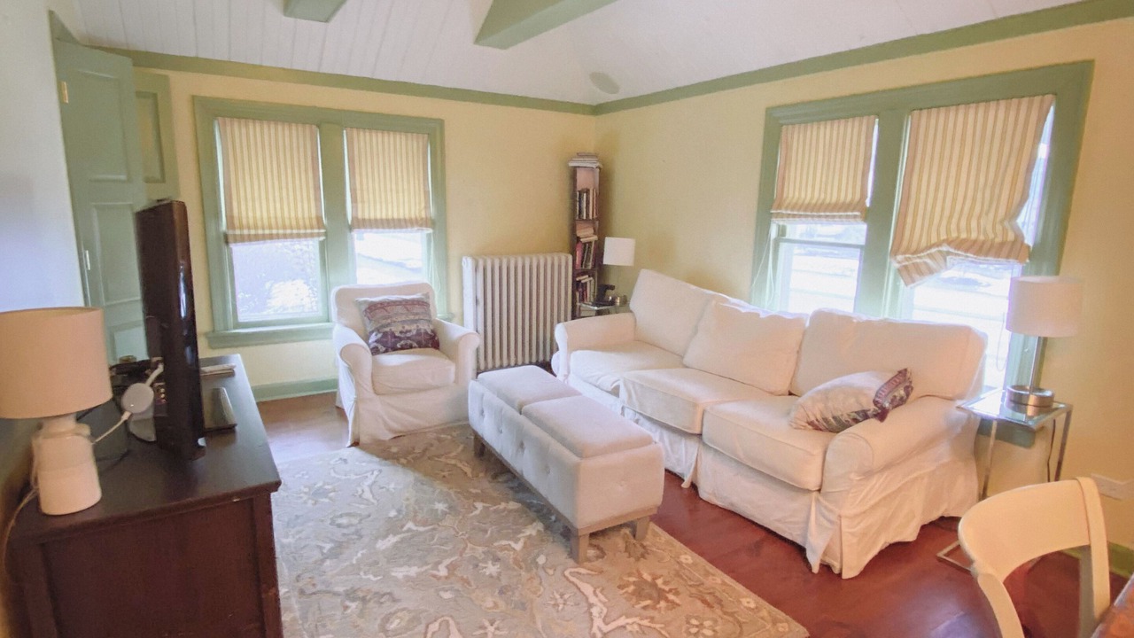 Photo of Livingroom in Glen Ellyn