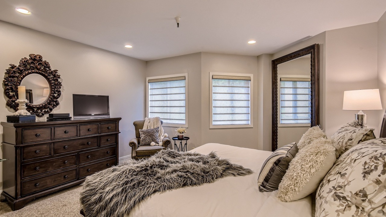 Photo of Bedroom in Peak 9