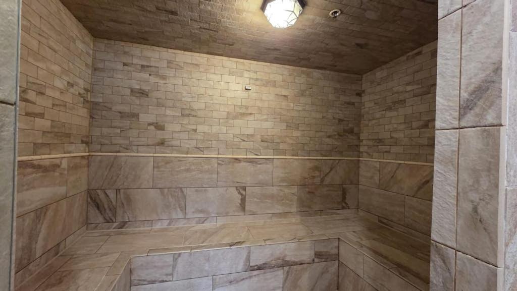 Photo of Bathroom in Four O'Clock