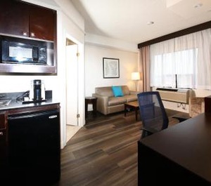 Holiday Inn Suites Ambassador Bridge Ihg Hotel 