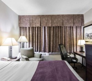 Quality Inn Suites Yellowknife 